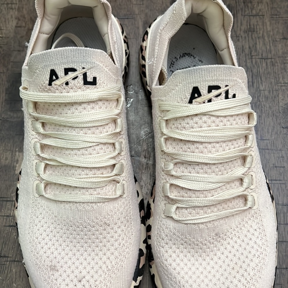 Apl - Picture 3 of 6